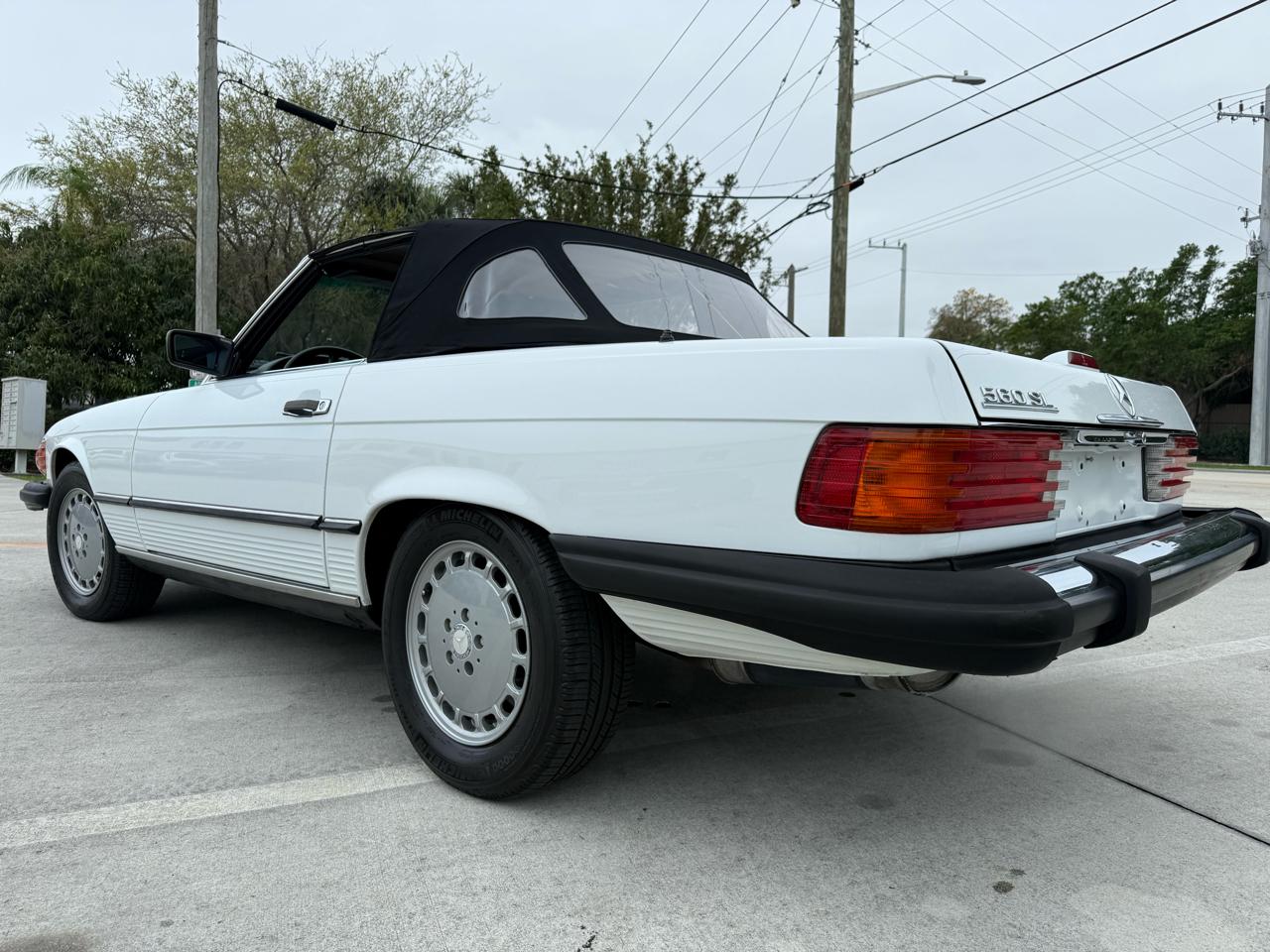 Mercedes-Benz 560 SL coupe 1989