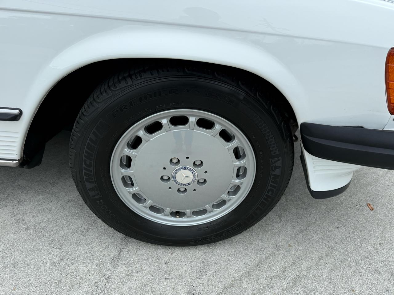 Mercedes-Benz 560 SL coupe 1989