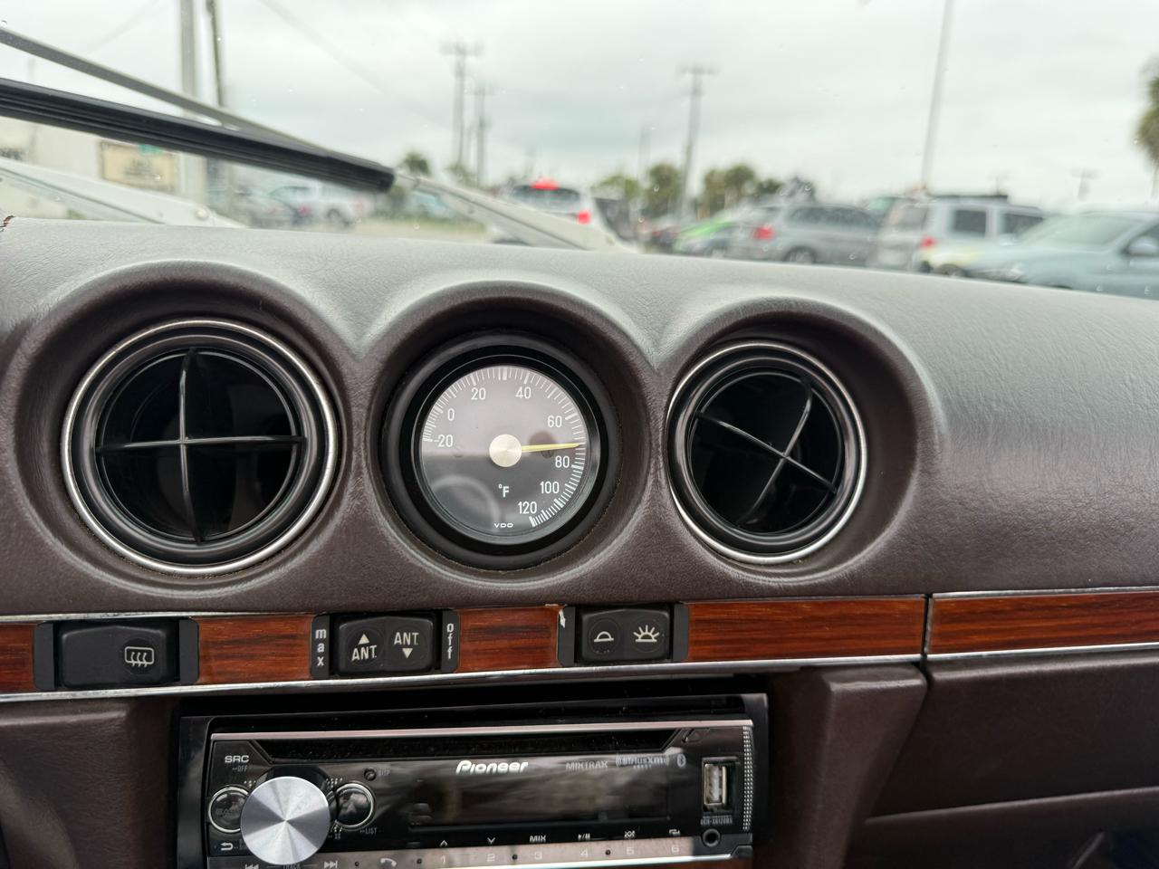 Mercedes-Benz 560 SL coupe 1989