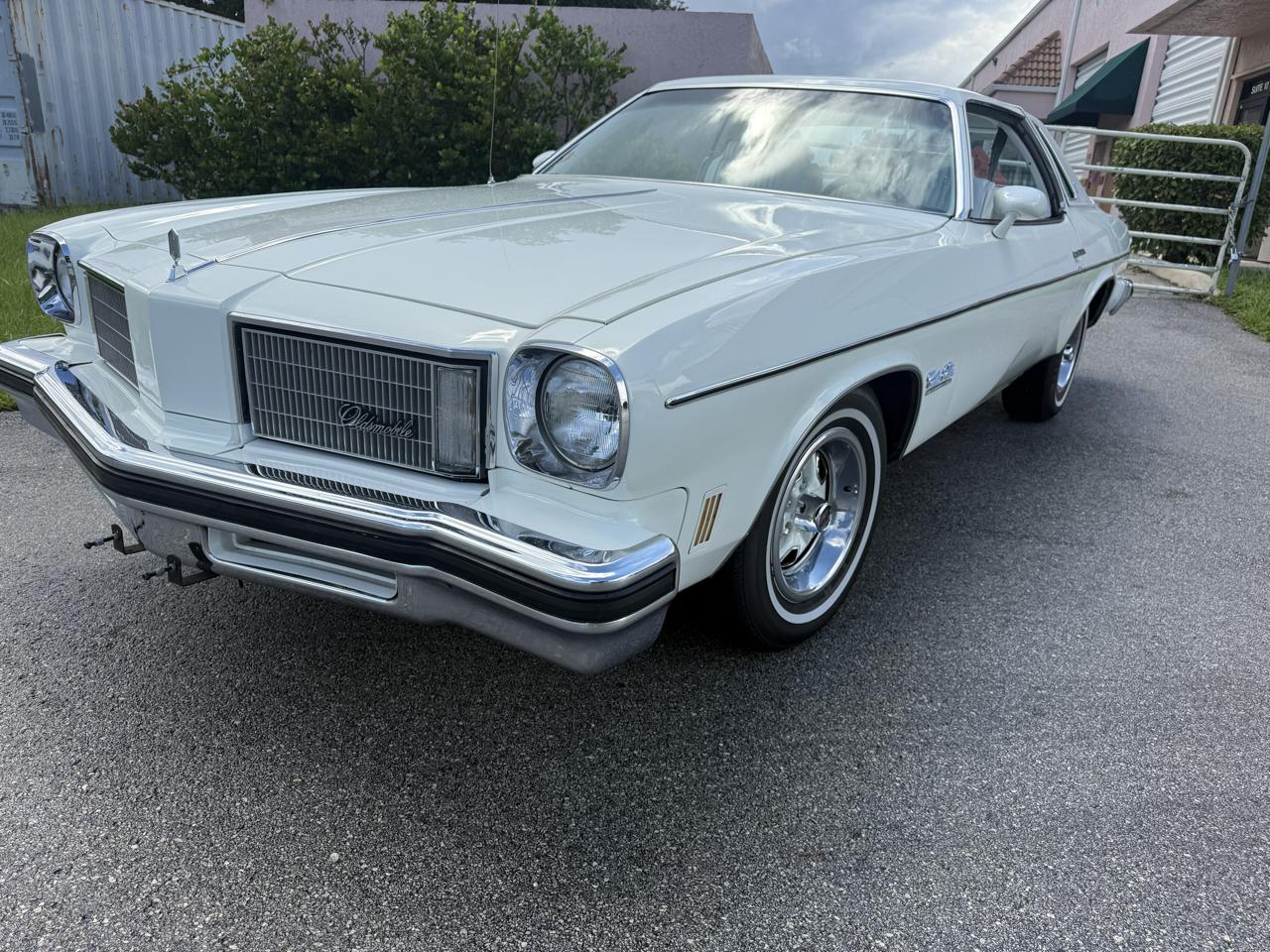 Oldsmobile Cutlass Salon 1975