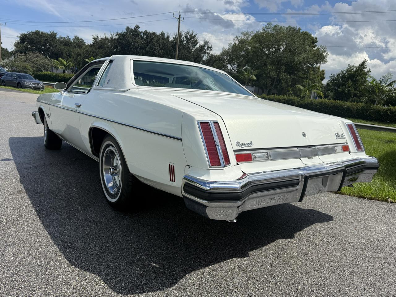 Oldsmobile Cutlass Salon 1975