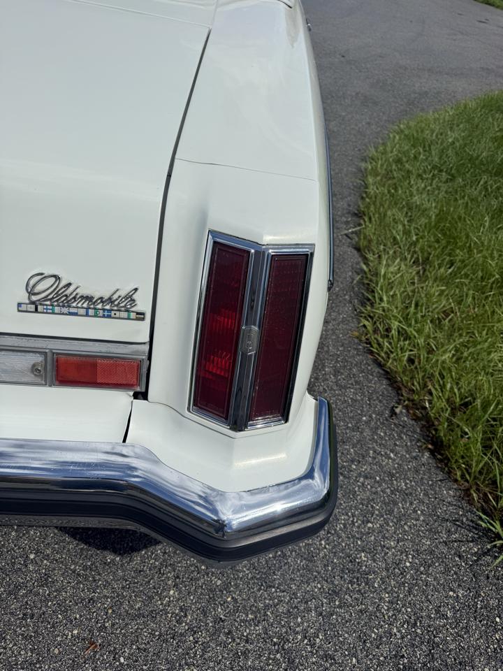 Oldsmobile Cutlass Salon 1975