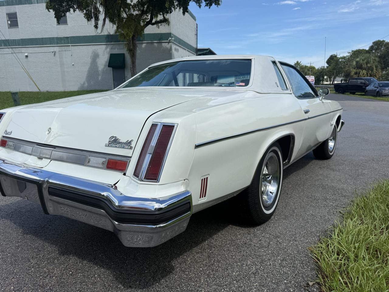 Oldsmobile Cutlass Salon 1975