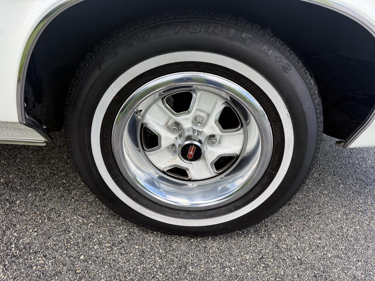 Oldsmobile Cutlass Salon 1975