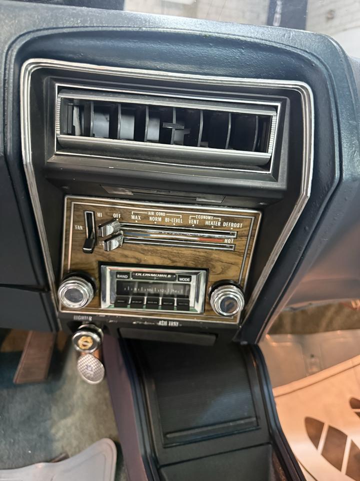 Oldsmobile Cutlass Salon 1975