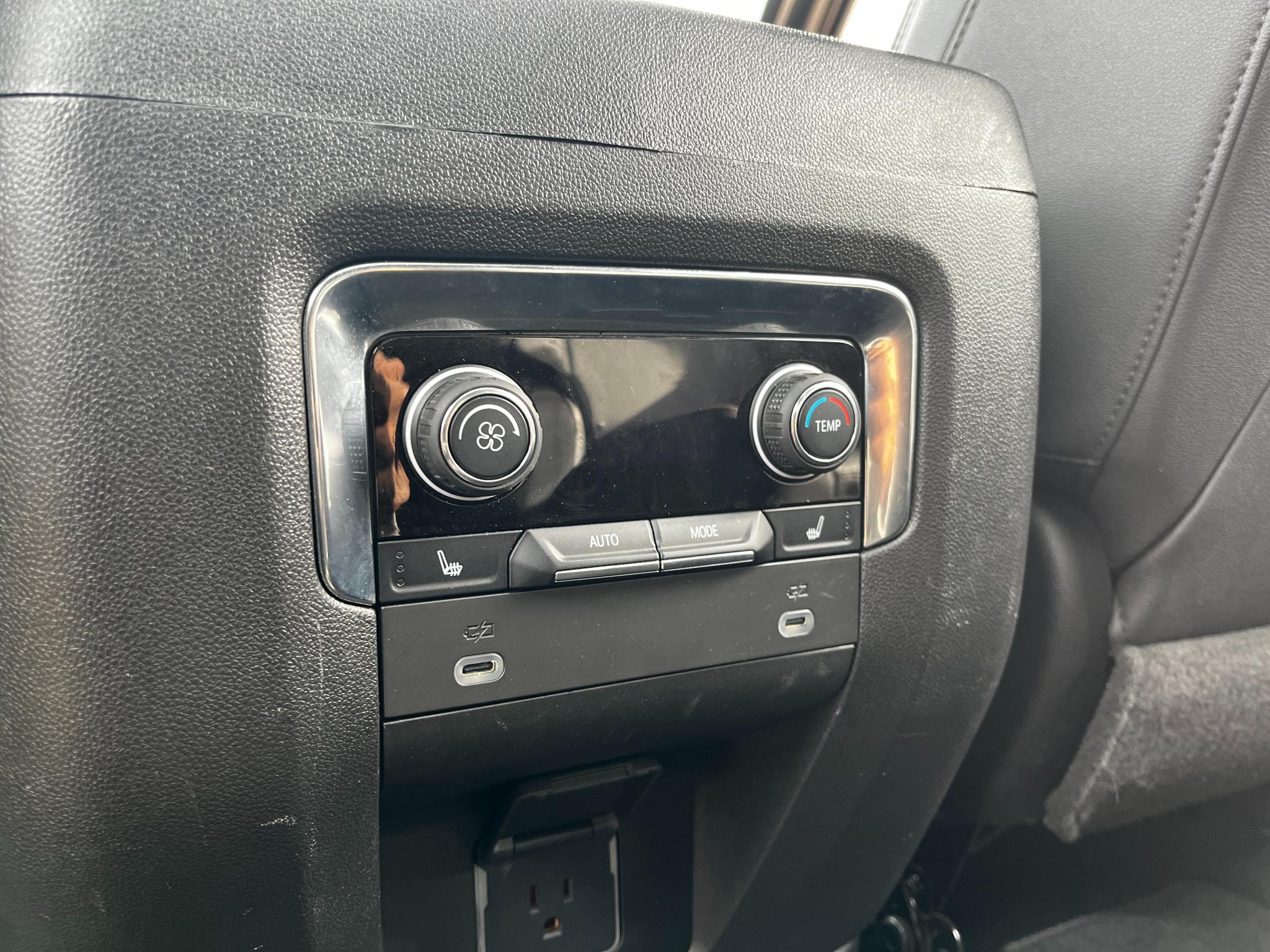 Chevrolet Suburban  2023