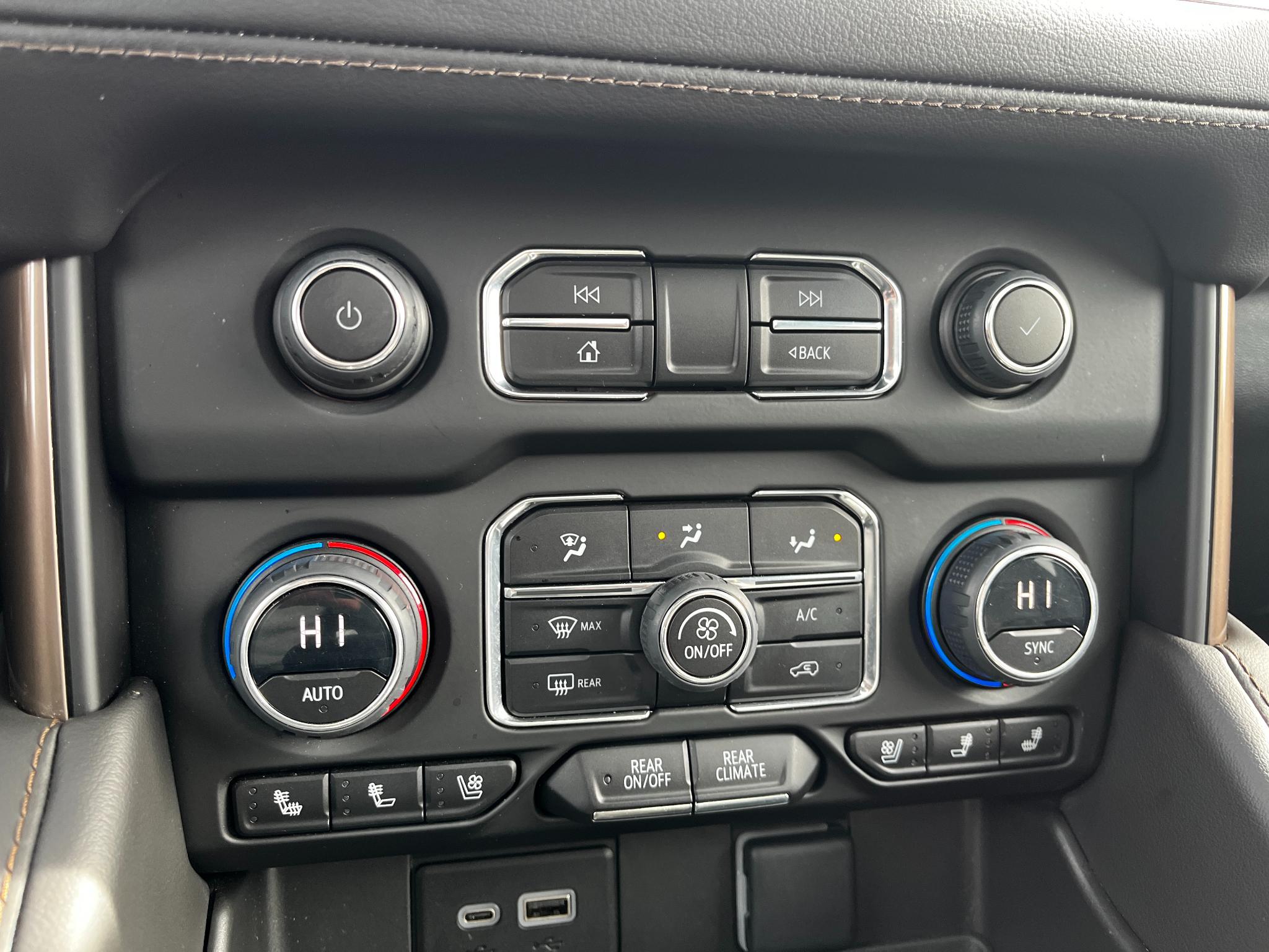 Chevrolet Suburban  2023