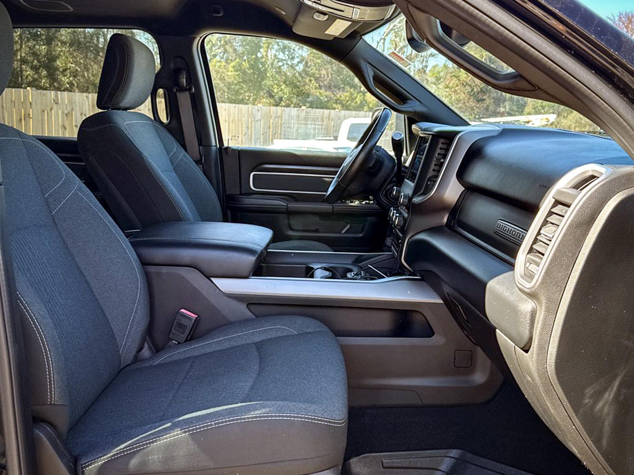 RAM 2500 Big Horn 4x4 Crew Cab 6'4" Box 2020