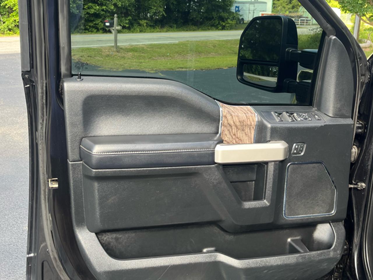 Ford Super Duty F-250 SRW Lariat 4WD Crew Cab 6.75' Box 2019