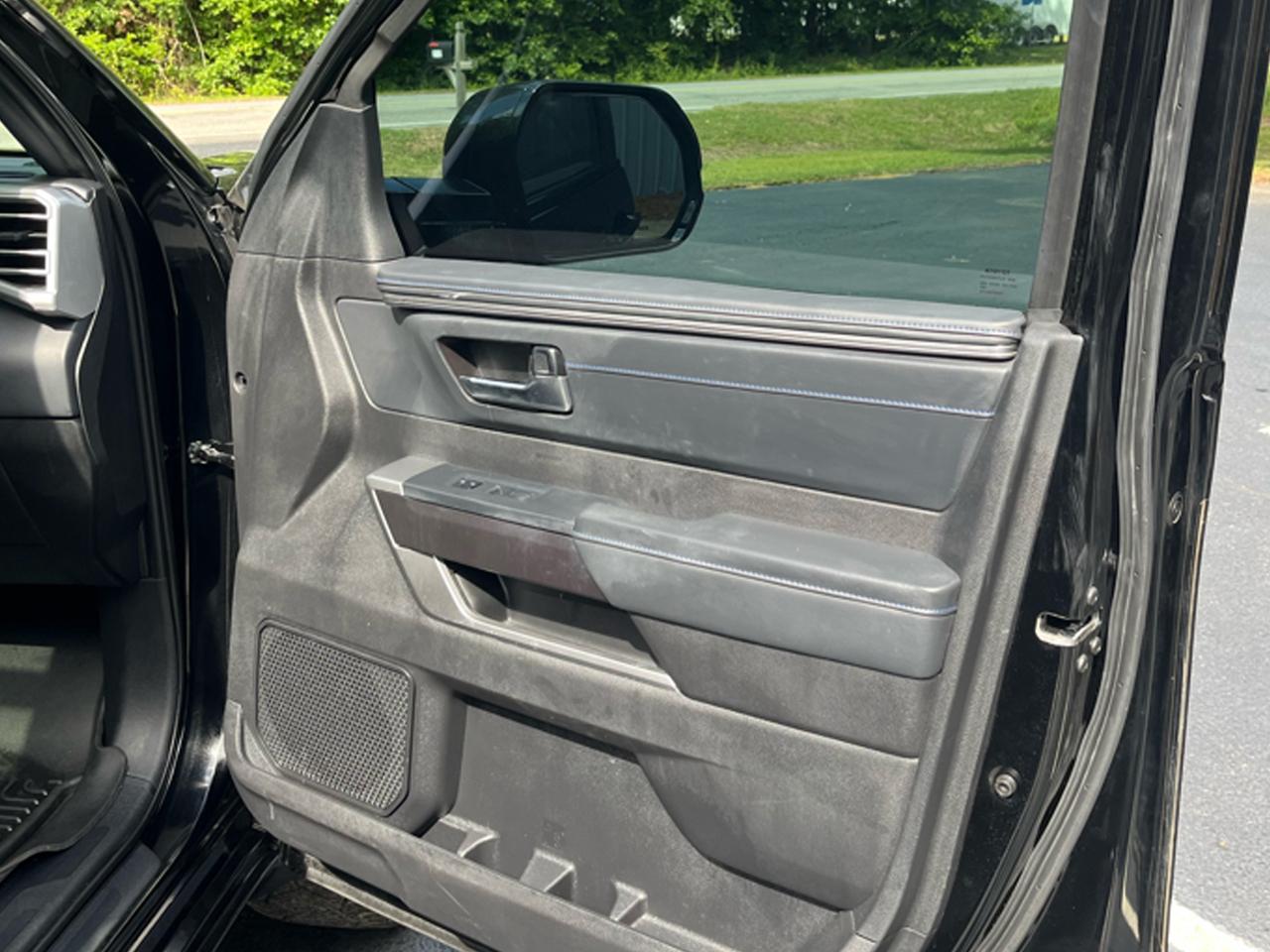 Toyota Tundra 4WD Platinum CrewMax 5.5' Bed (Natl) 2022