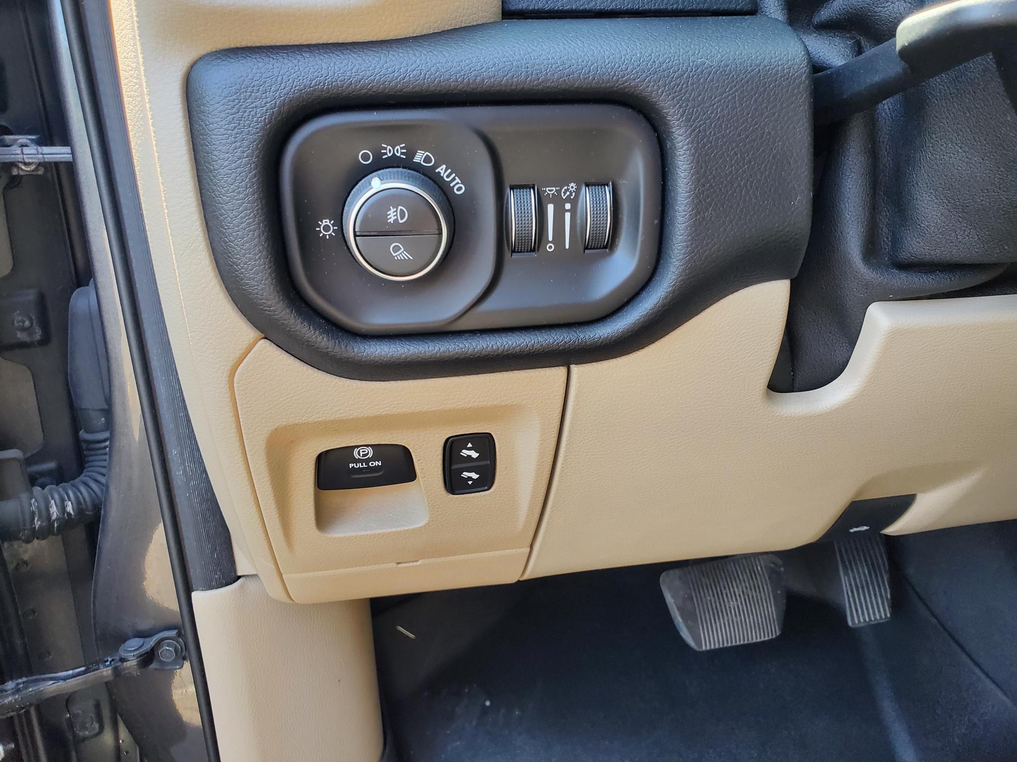 RAM 1500 Big Horn/Lone Star 4x4 Crew Cab 6'4" Box 2019