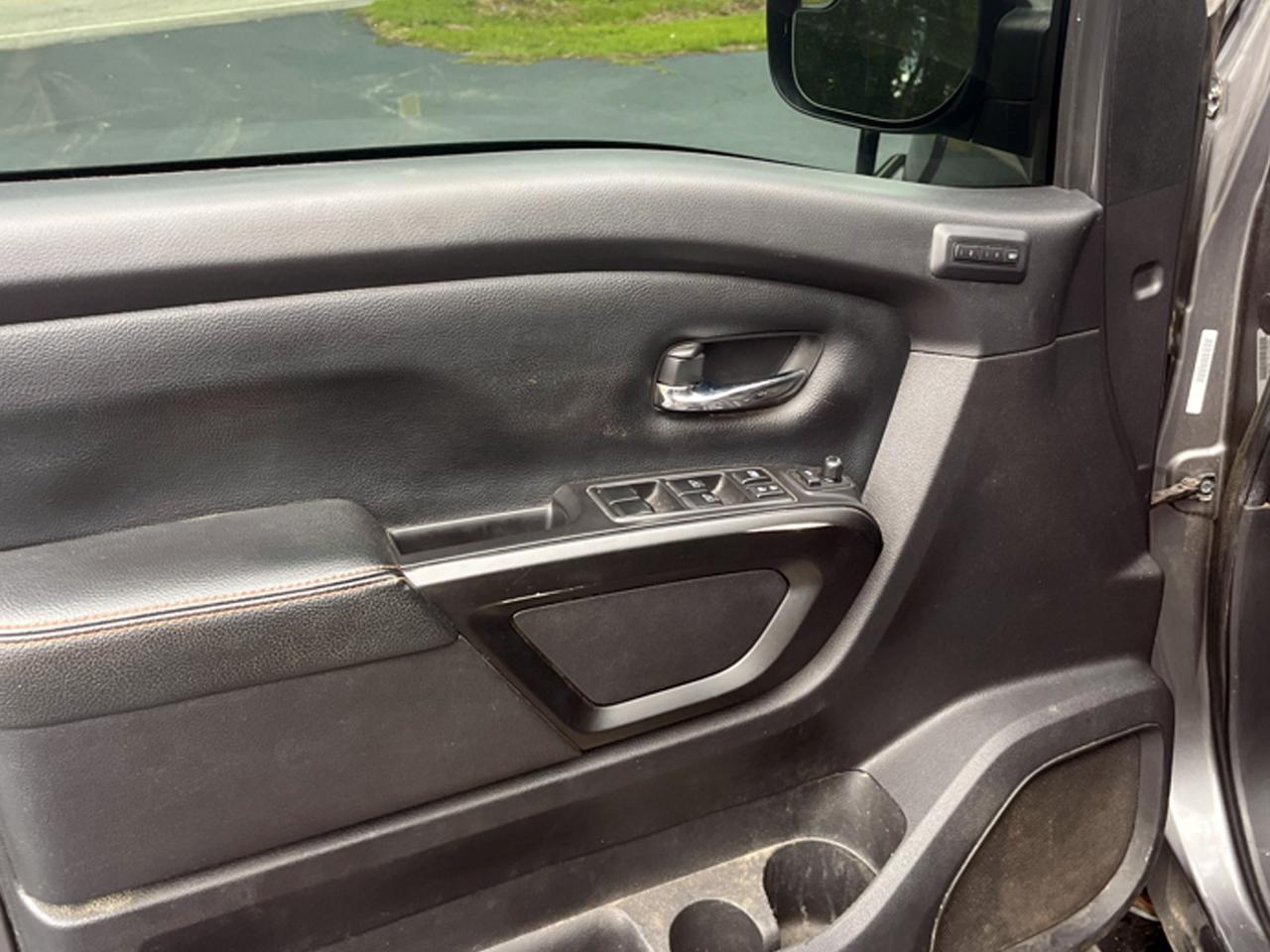 Nissan Titan 4x4 Crew Cab PRO-4X 2021
