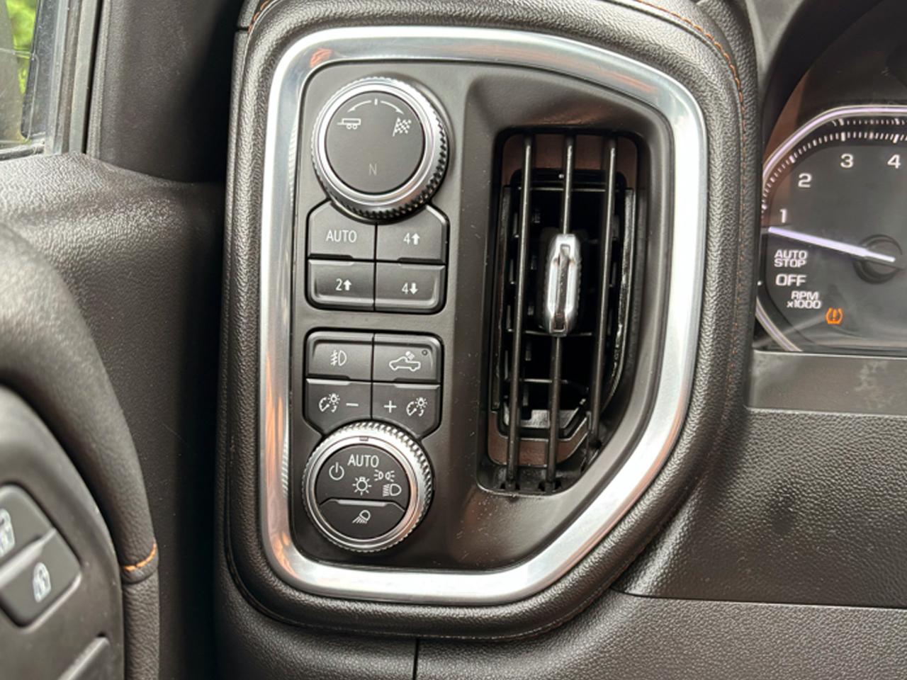 GMC Sierra 1500 4WD Crew Cab 147" AT4 2019