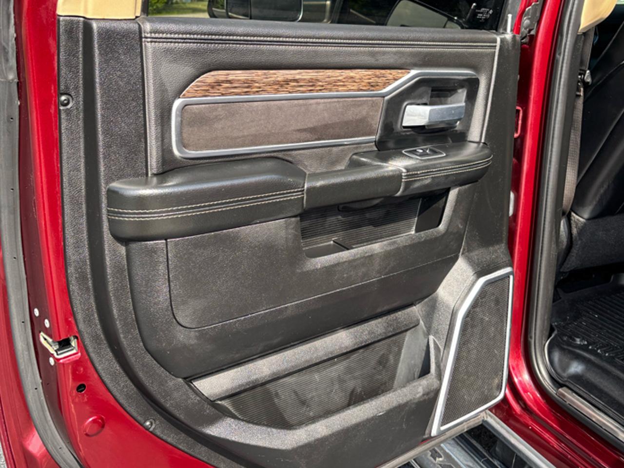 RAM 2500 Laramie 4x4 Mega Cab 6'4" Box 2021