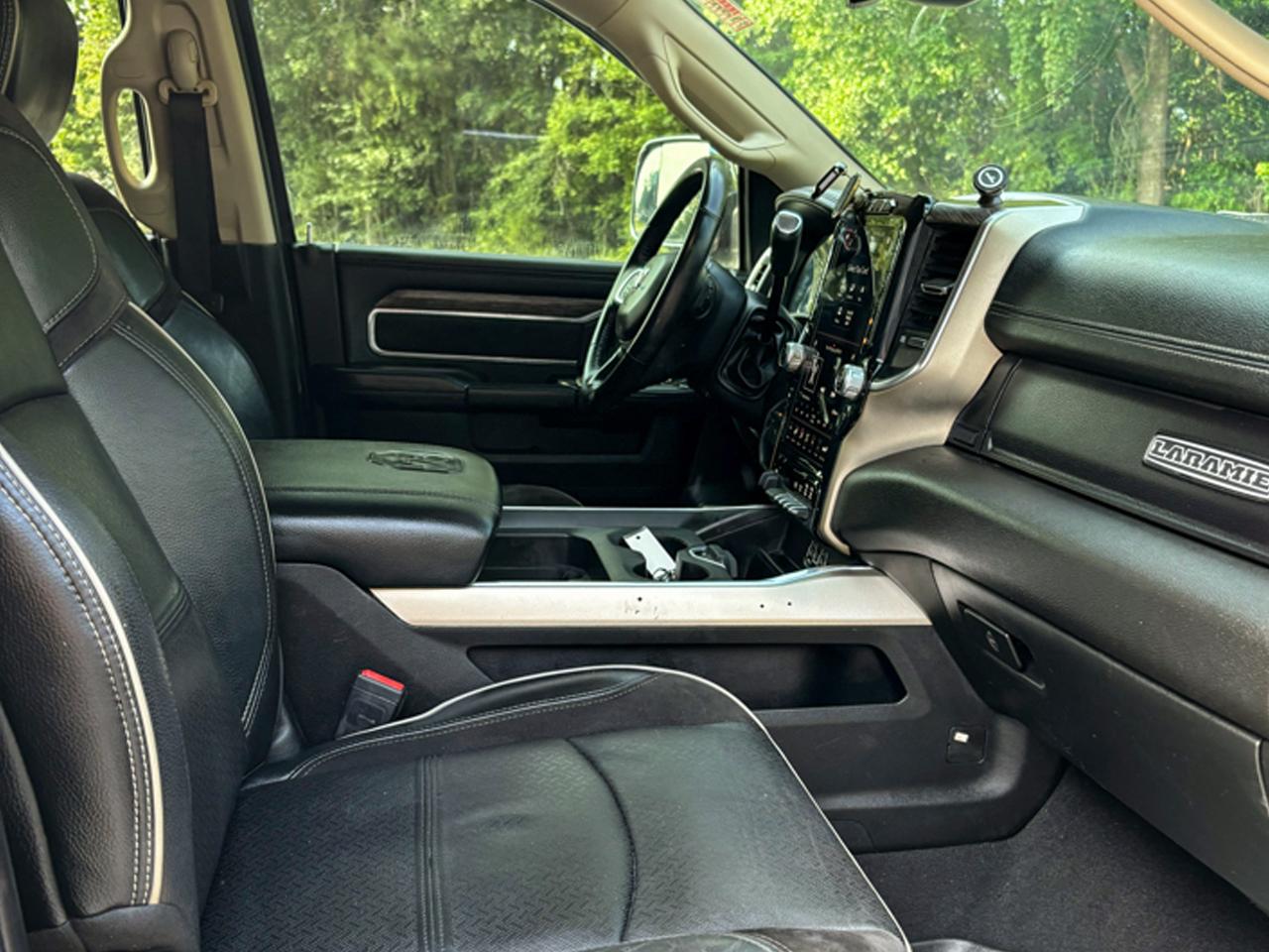 RAM 2500 Laramie 4x4 Mega Cab 6'4" Box 2021