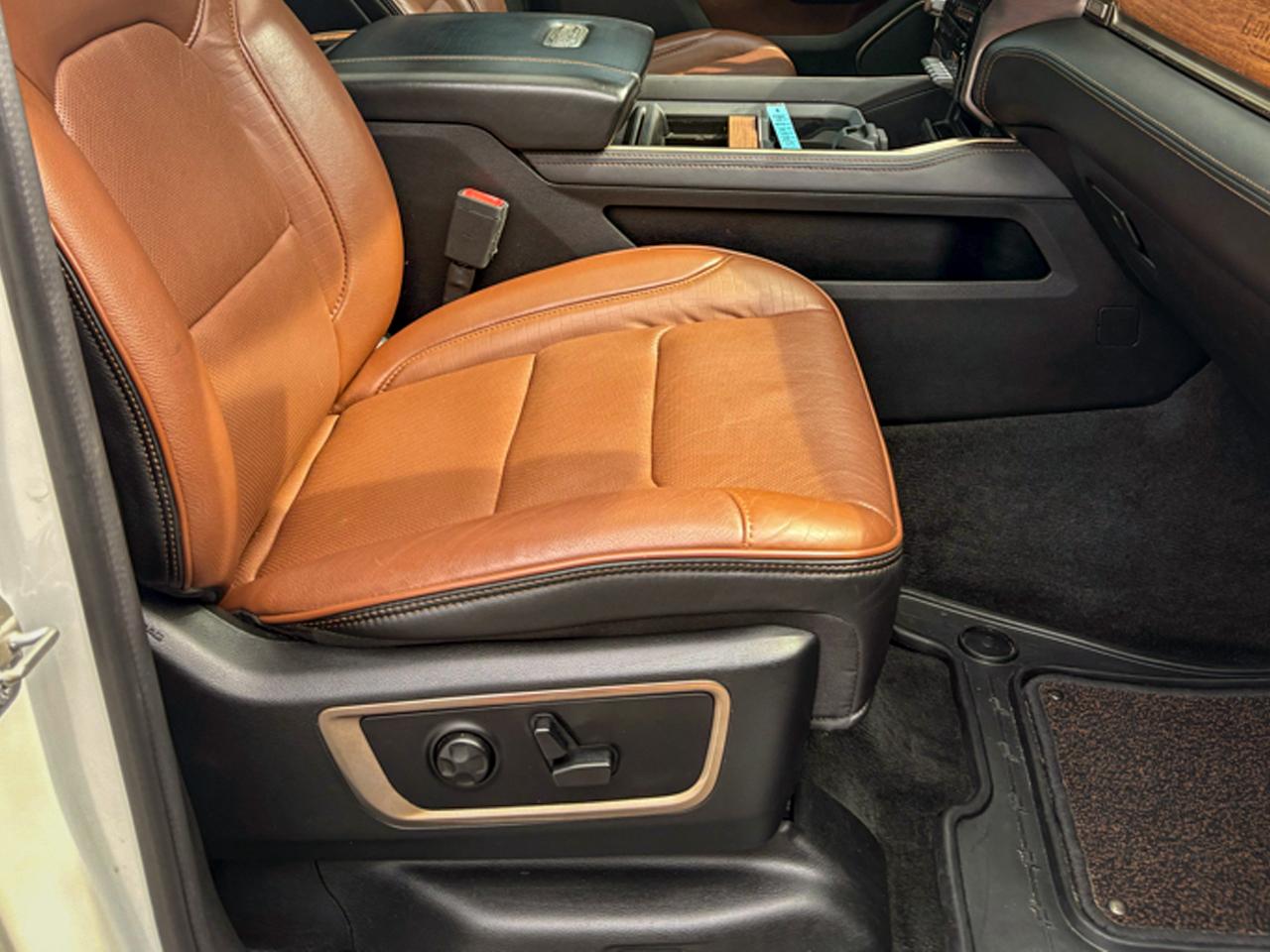 RAM 1500 Longhorn 4x4 Crew Cab 5'7" Box 2020