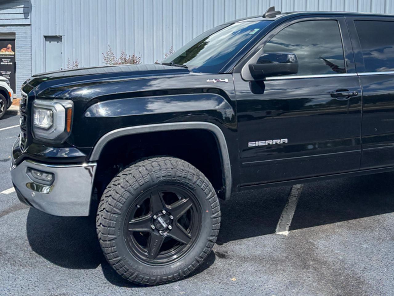 GMC Sierra 1500 4WD Crew Cab 143.5" SLT 2017