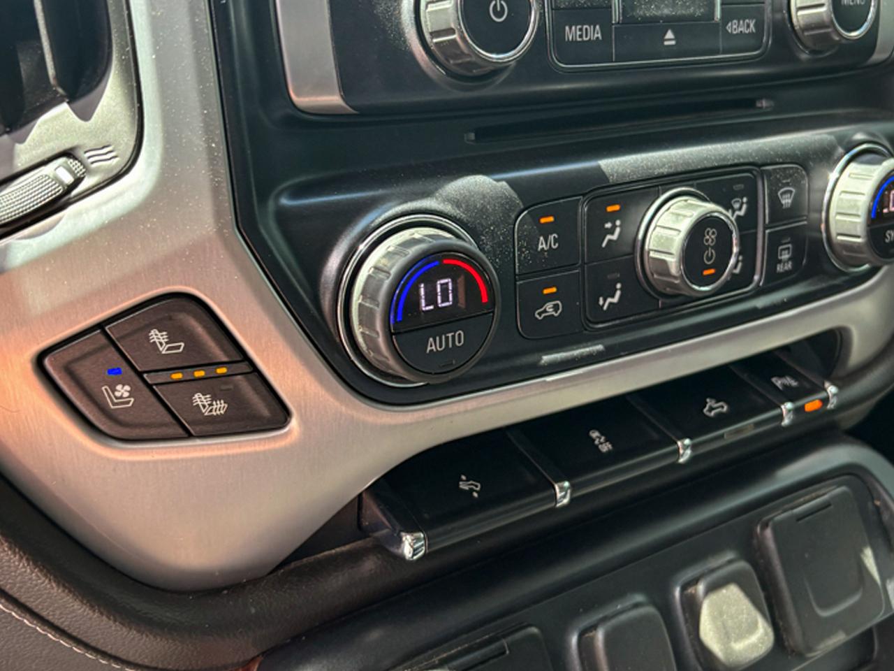 GMC Sierra 1500 4WD Crew Cab 143.5" SLT 2017