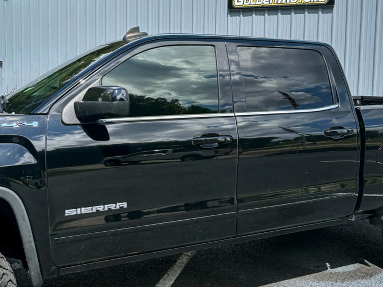 GMC Sierra 1500 4WD Crew Cab 143.5" SLT 2017