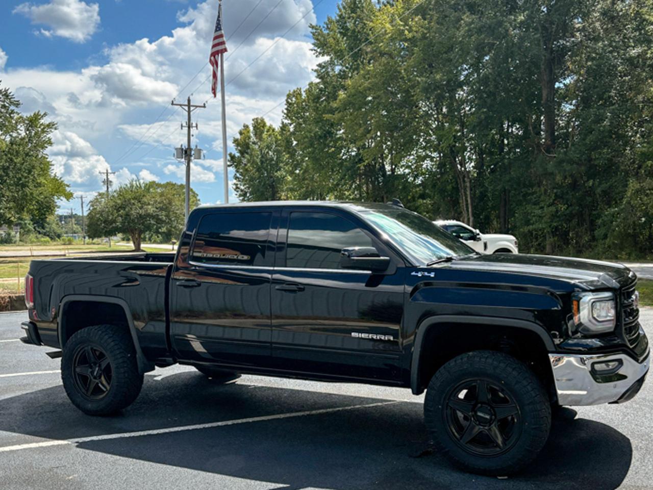 GMC Sierra 1500 4WD Crew Cab 143.5" SLT 2017
