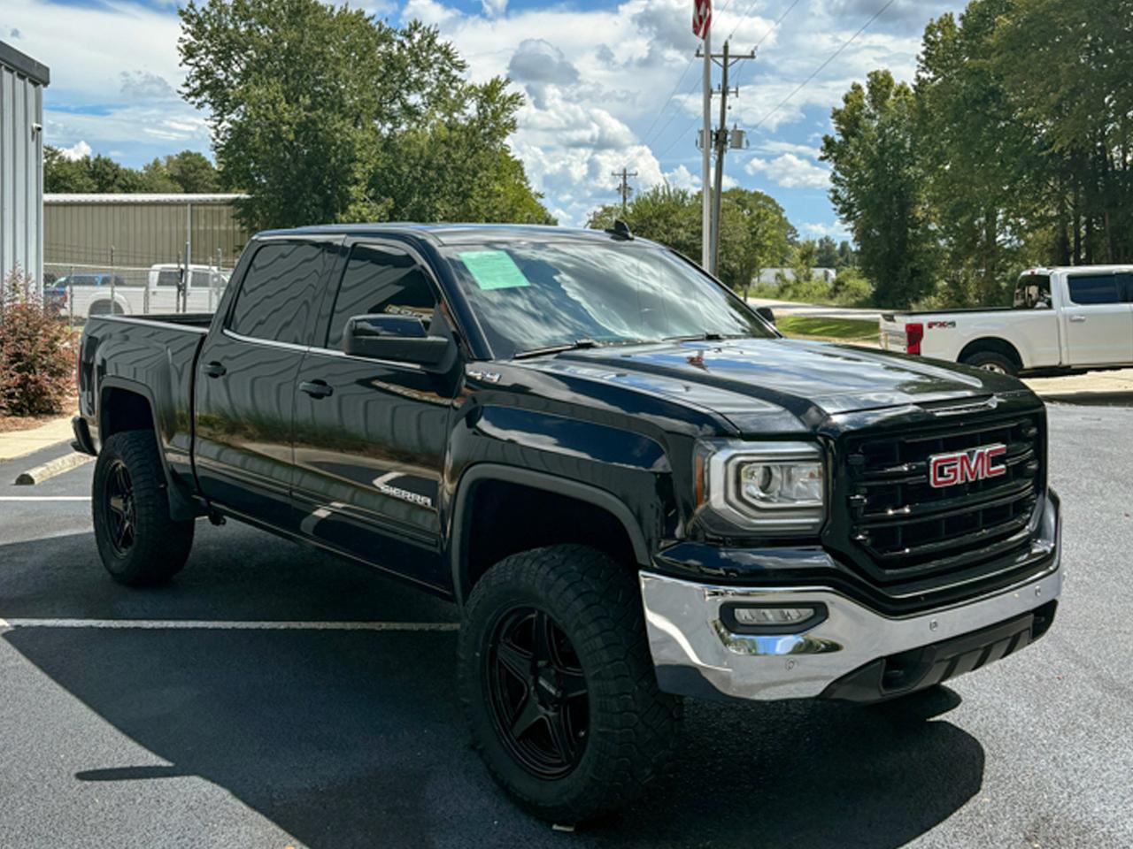 GMC Sierra 1500 4WD Crew Cab 143.5" SLT 2017