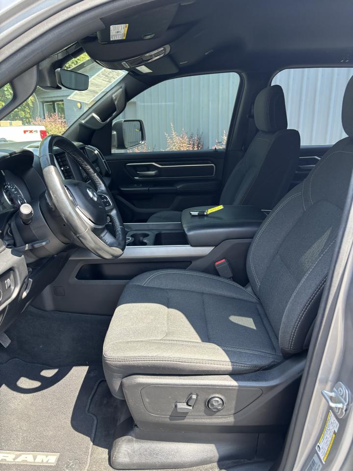 RAM 1500 Big Horn Crew Cab 4WD 2020