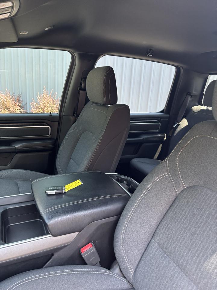 RAM 1500 Big Horn Crew Cab 4WD 2020