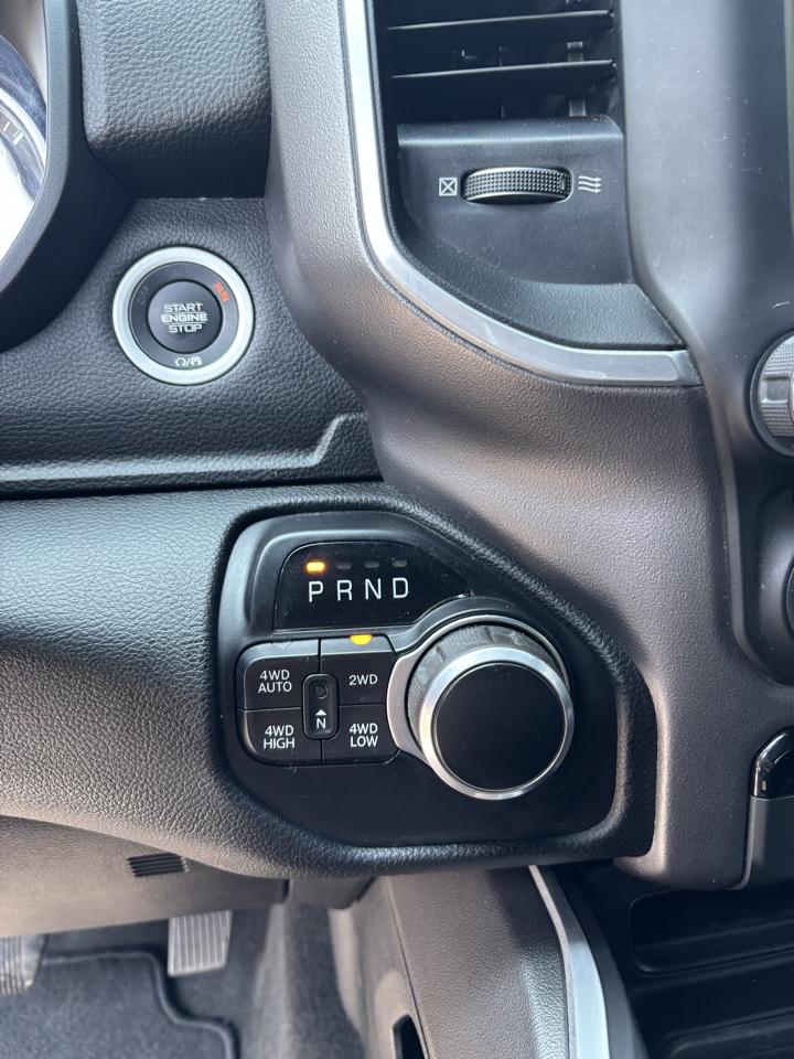 RAM 1500 Big Horn Crew Cab 4WD 2020