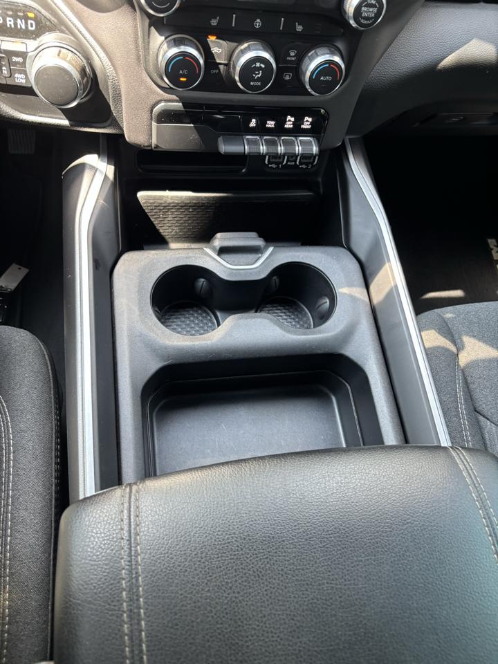 RAM 1500 Big Horn Crew Cab 4WD 2020