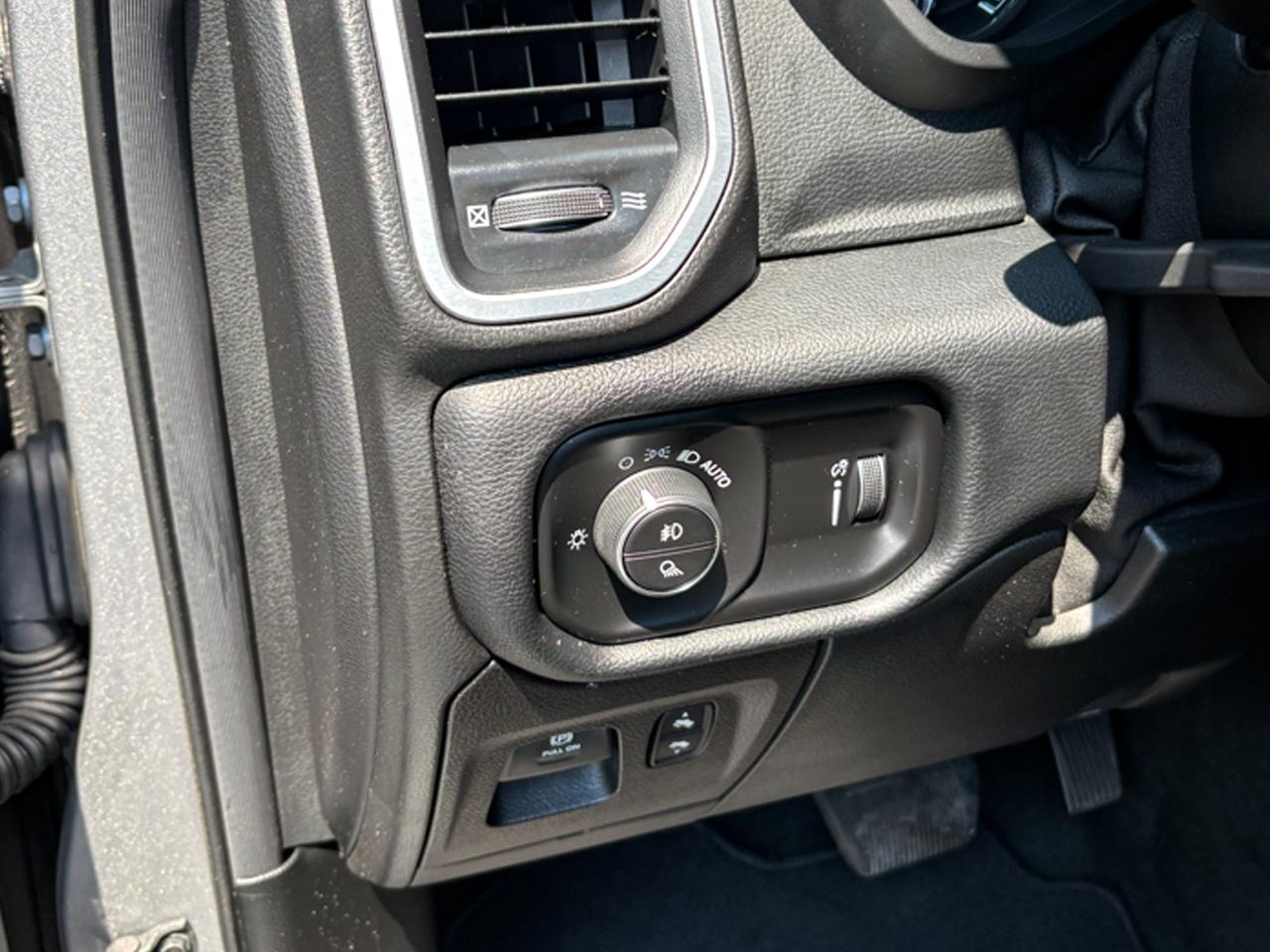 RAM 1500 Big Horn Crew Cab 4WD 2020