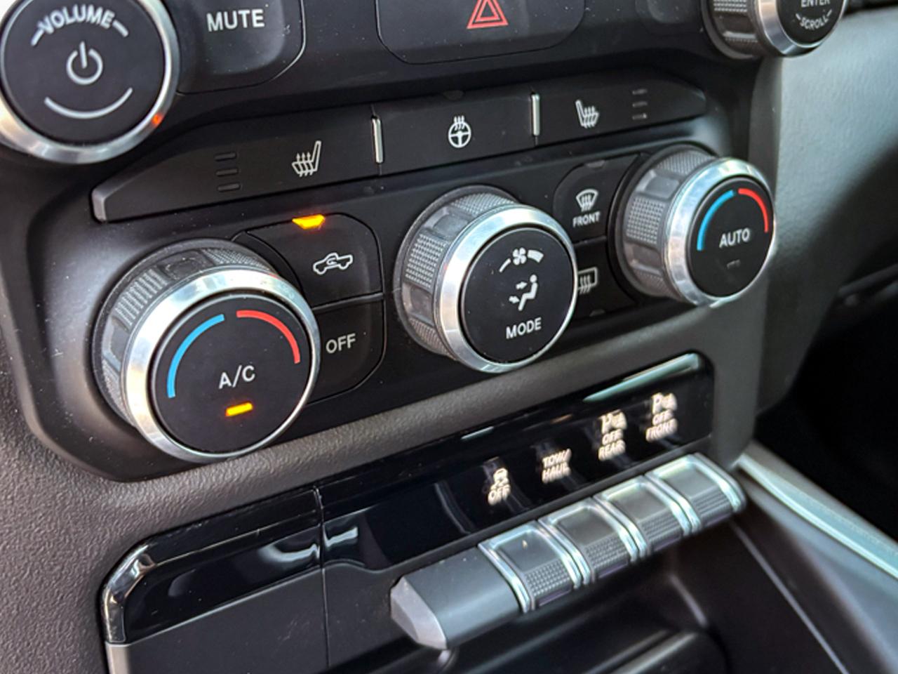 RAM 1500 Big Horn Crew Cab 4WD 2020