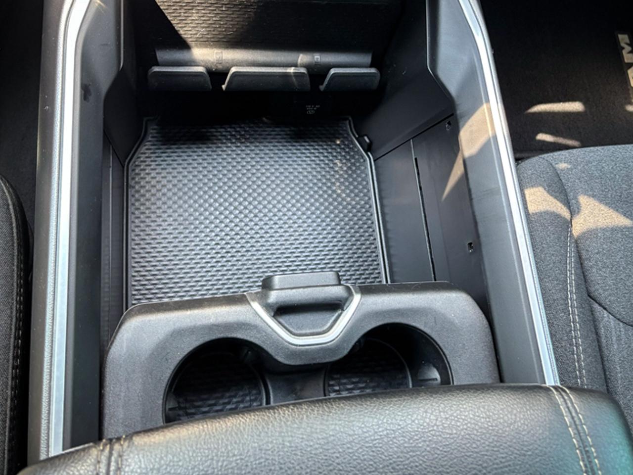 RAM 1500 Big Horn Crew Cab 4WD 2020