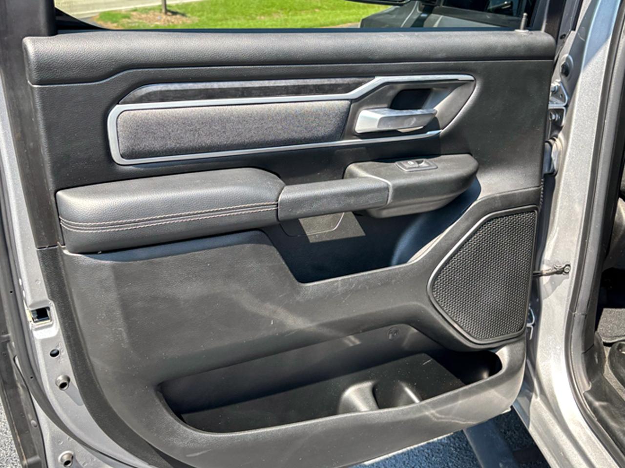 RAM 1500 Big Horn Crew Cab 4WD 2020