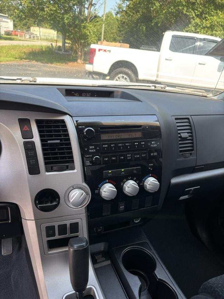 Toyota Tundra 2WD Double 145.7" 5.7L V8 SR5 (Natl 2007