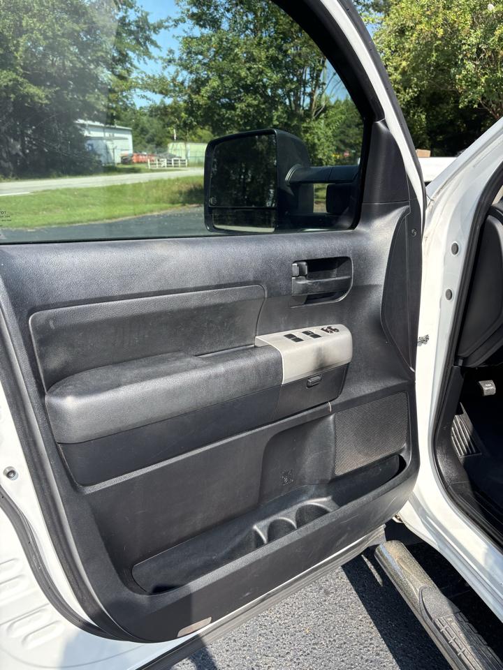 Toyota Tundra 2WD Double 145.7" 5.7L V8 SR5 (Natl 2007