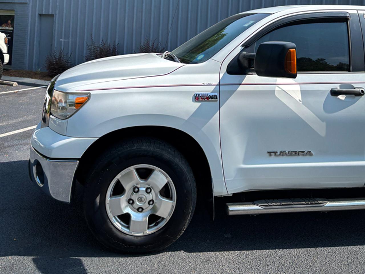 Toyota Tundra 2WD Double 145.7" 5.7L V8 SR5 (Natl 2007