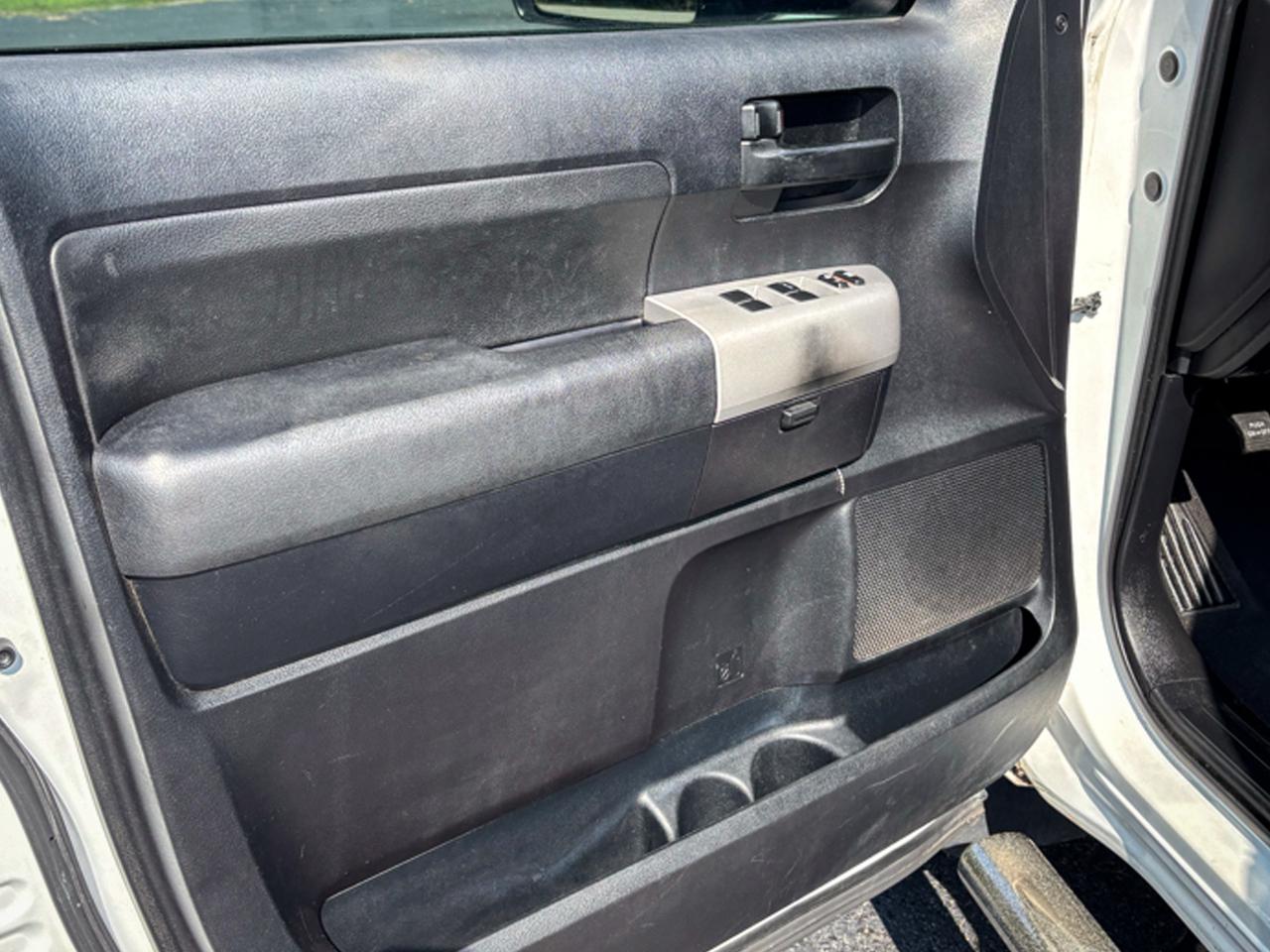 Toyota Tundra 2WD Double 145.7" 5.7L V8 SR5 (Natl 2007