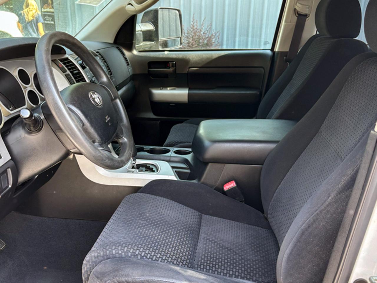Toyota Tundra 2WD Double 145.7" 5.7L V8 SR5 (Natl 2007