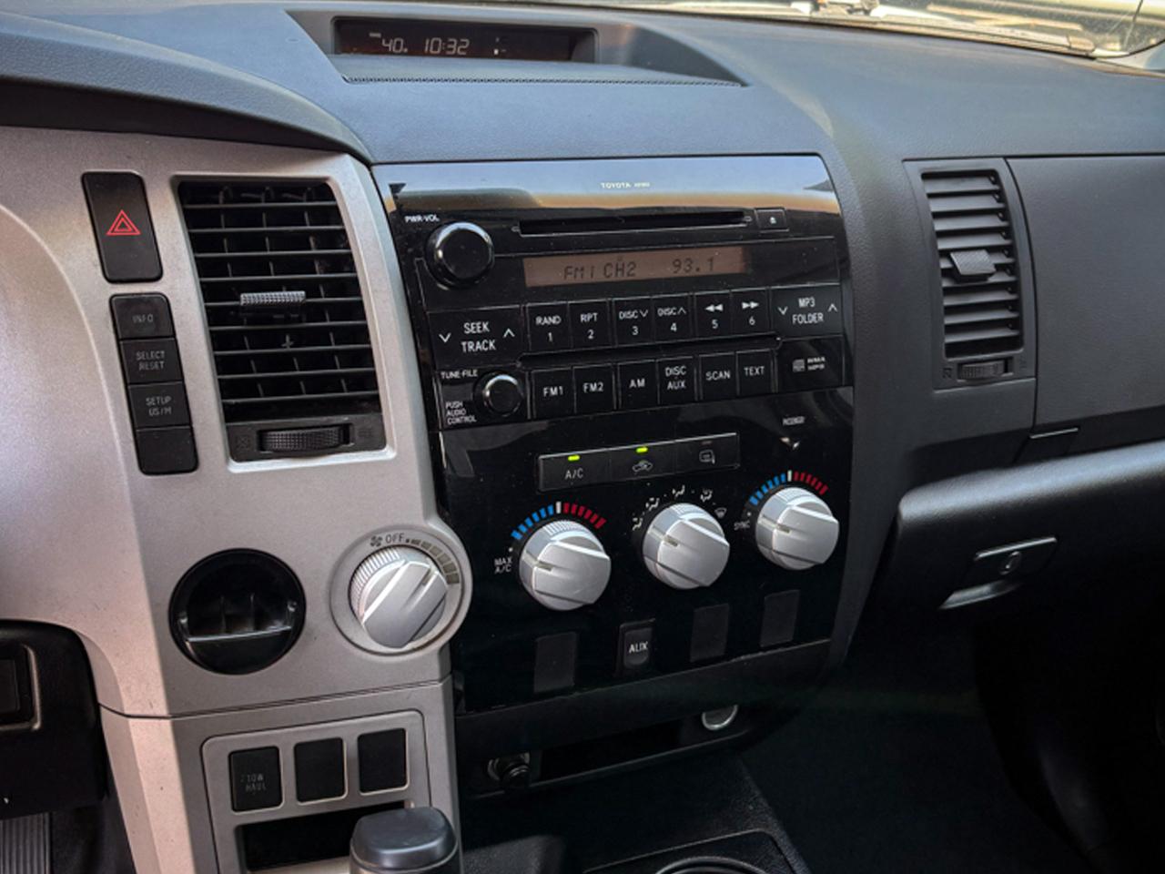 Toyota Tundra 2WD Double 145.7" 5.7L V8 SR5 (Natl 2007