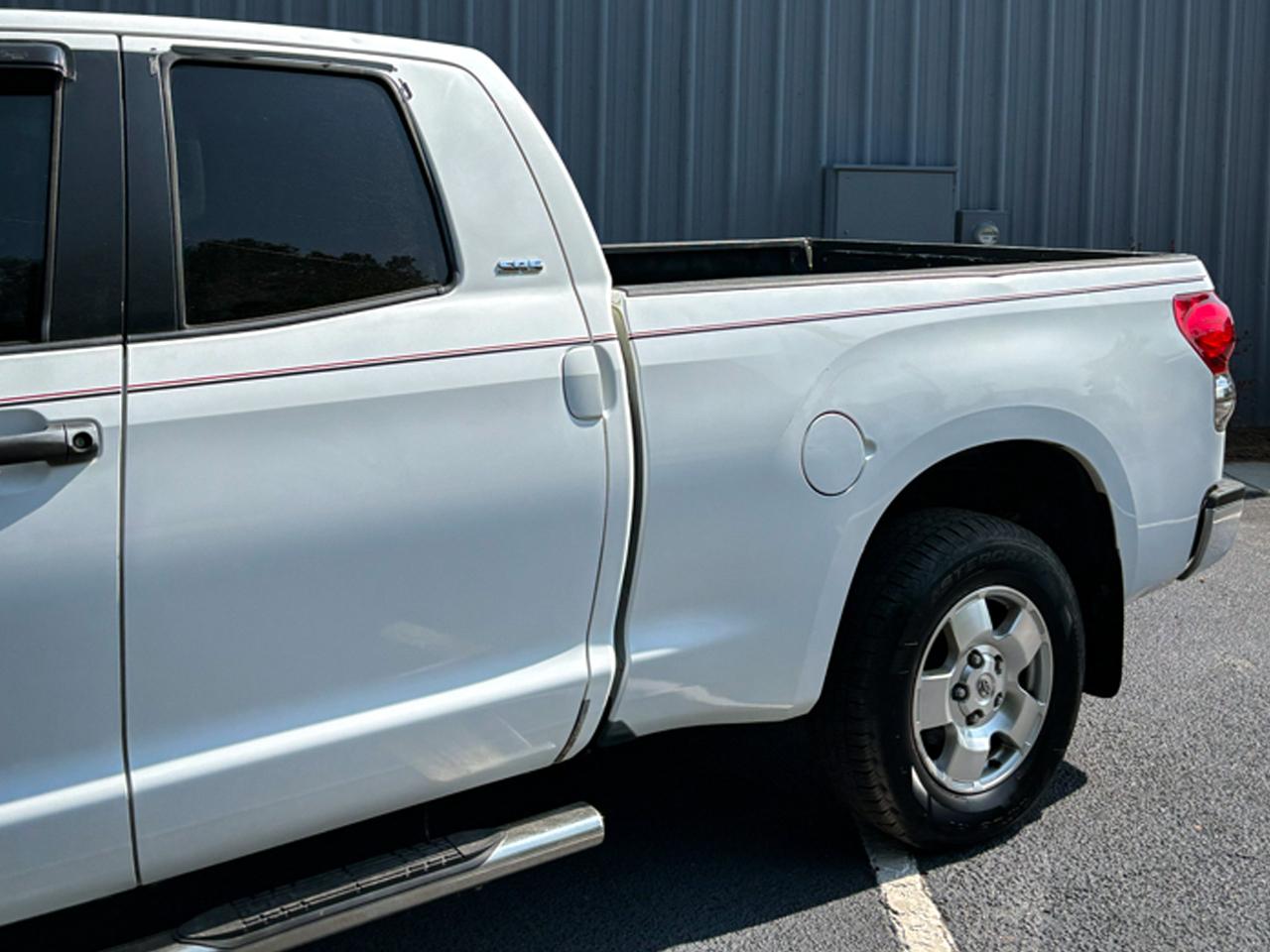Toyota Tundra 2WD Double 145.7" 5.7L V8 SR5 (Natl 2007
