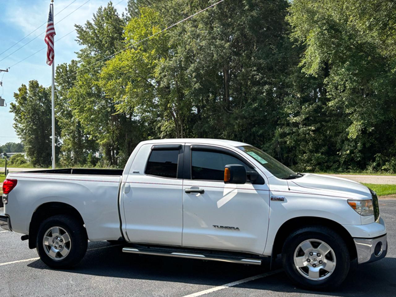 Toyota Tundra 2WD Double 145.7" 5.7L V8 SR5 (Natl 2007