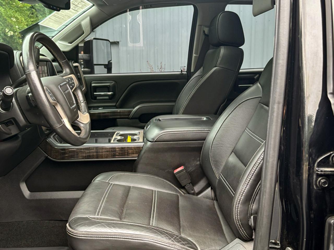 GMC Sierra 2500HD 4WD Crew Cab 153.7" Denali 2015