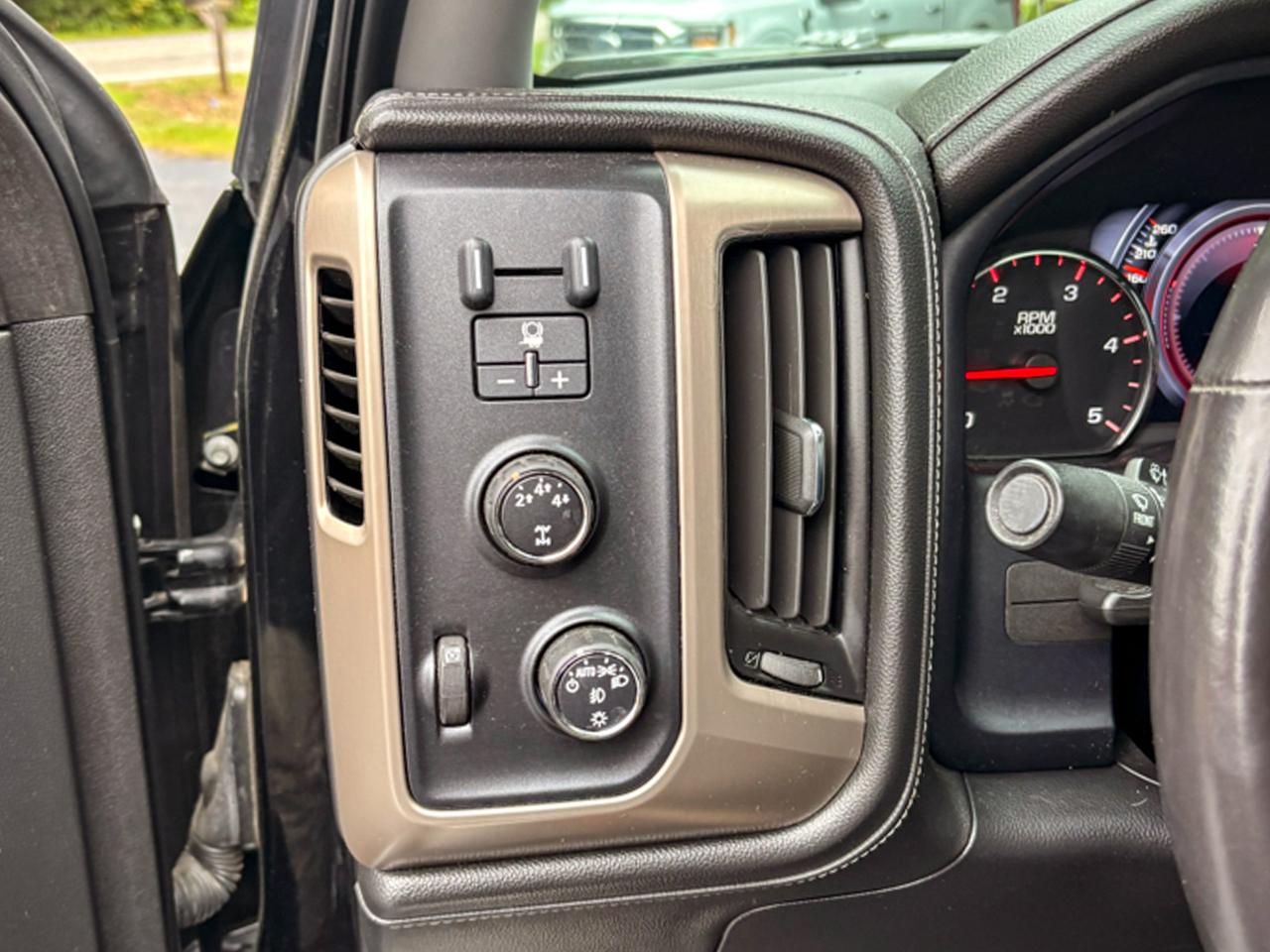 GMC Sierra 2500HD 4WD Crew Cab 153.7" Denali 2015