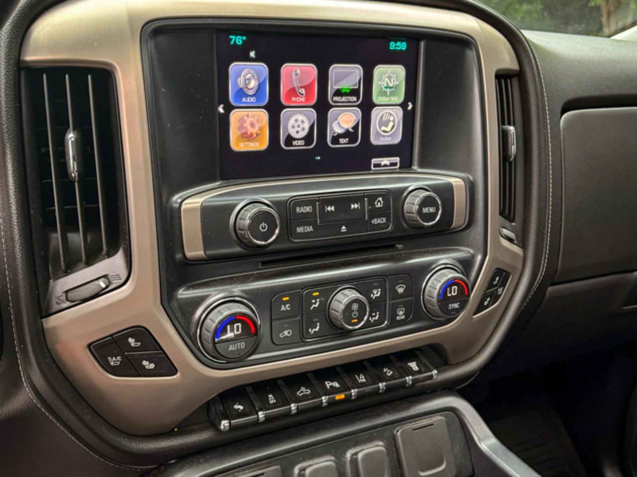 GMC Sierra 2500HD 4WD Crew Cab 153.7" Denali 2015