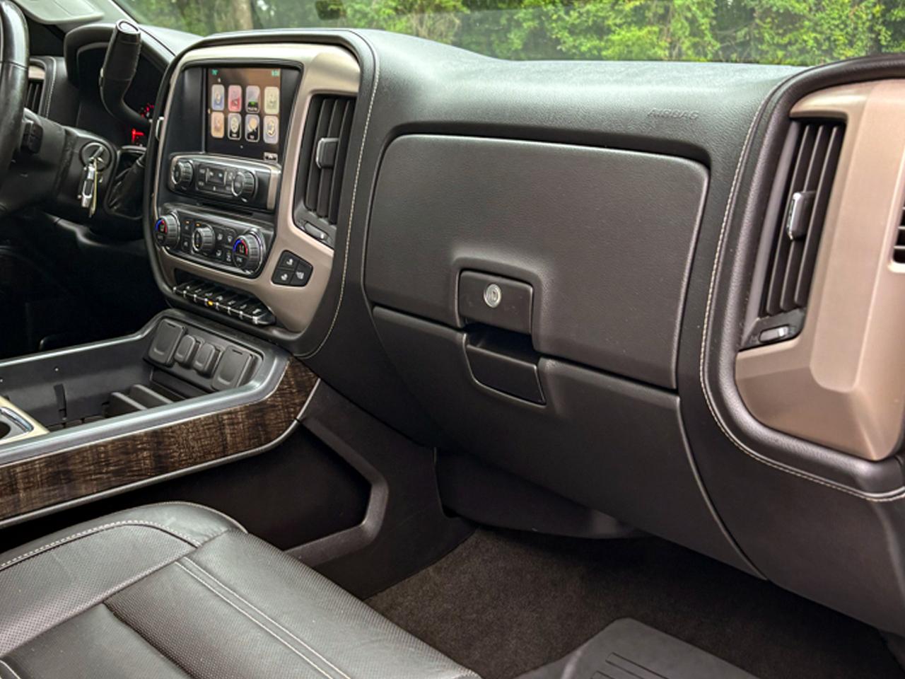 GMC Sierra 2500HD 4WD Crew Cab 153.7" Denali 2015