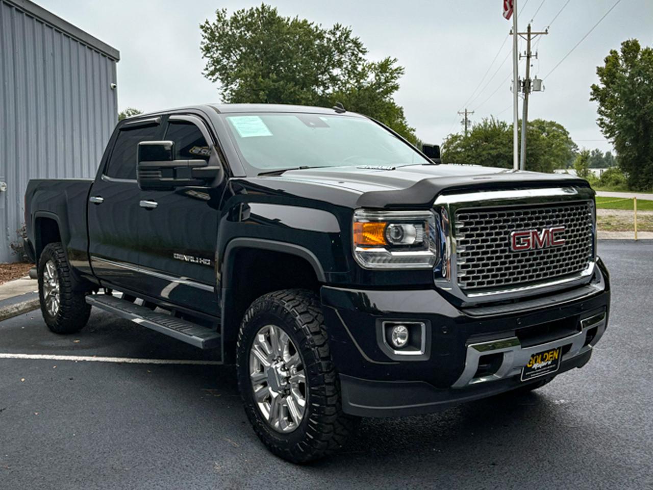 GMC Sierra 2500HD 4WD Crew Cab 153.7" Denali 2015