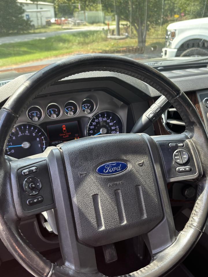 Ford Super Duty F-250 SRW 2WD Crew Cab 156" Lariat 2012