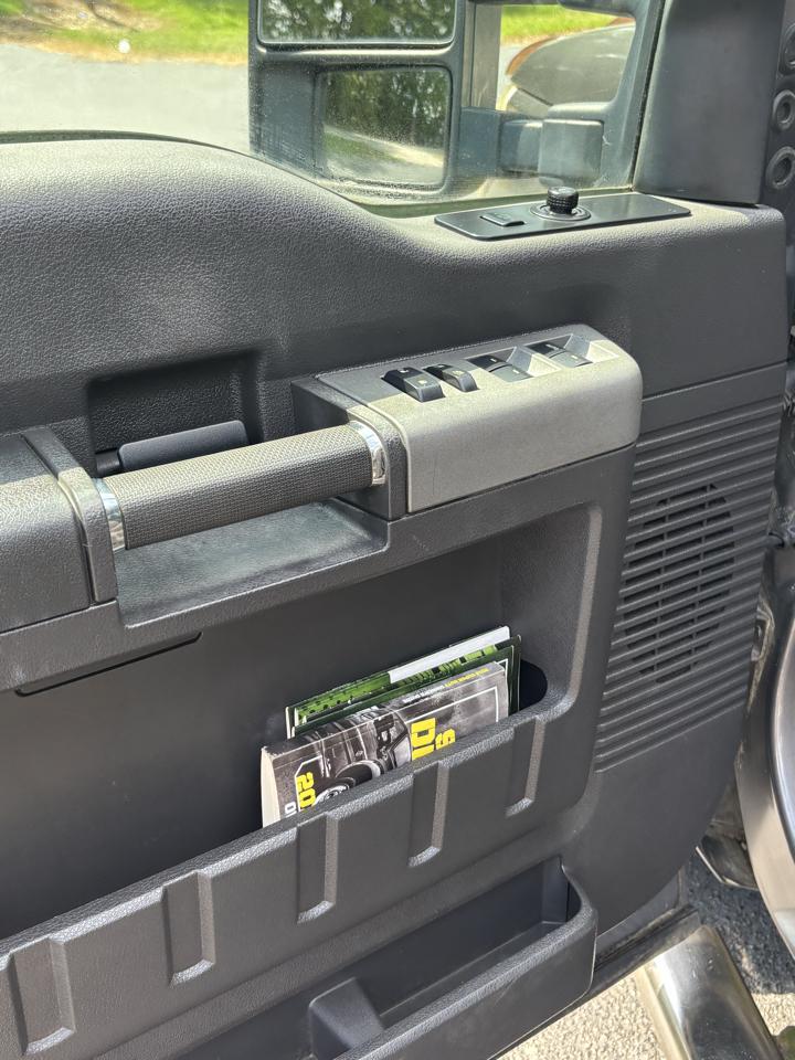 Ford Super Duty F-250 SRW 2WD Crew Cab 156" Lariat 2012