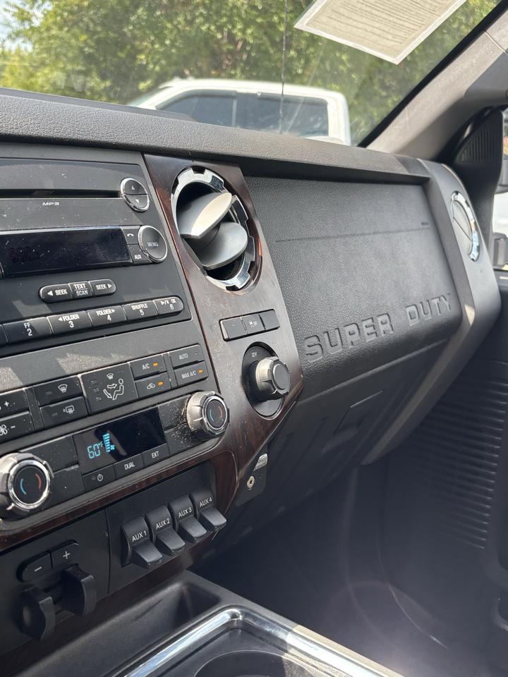 Ford Super Duty F-250 SRW 2WD Crew Cab 156" Lariat 2012