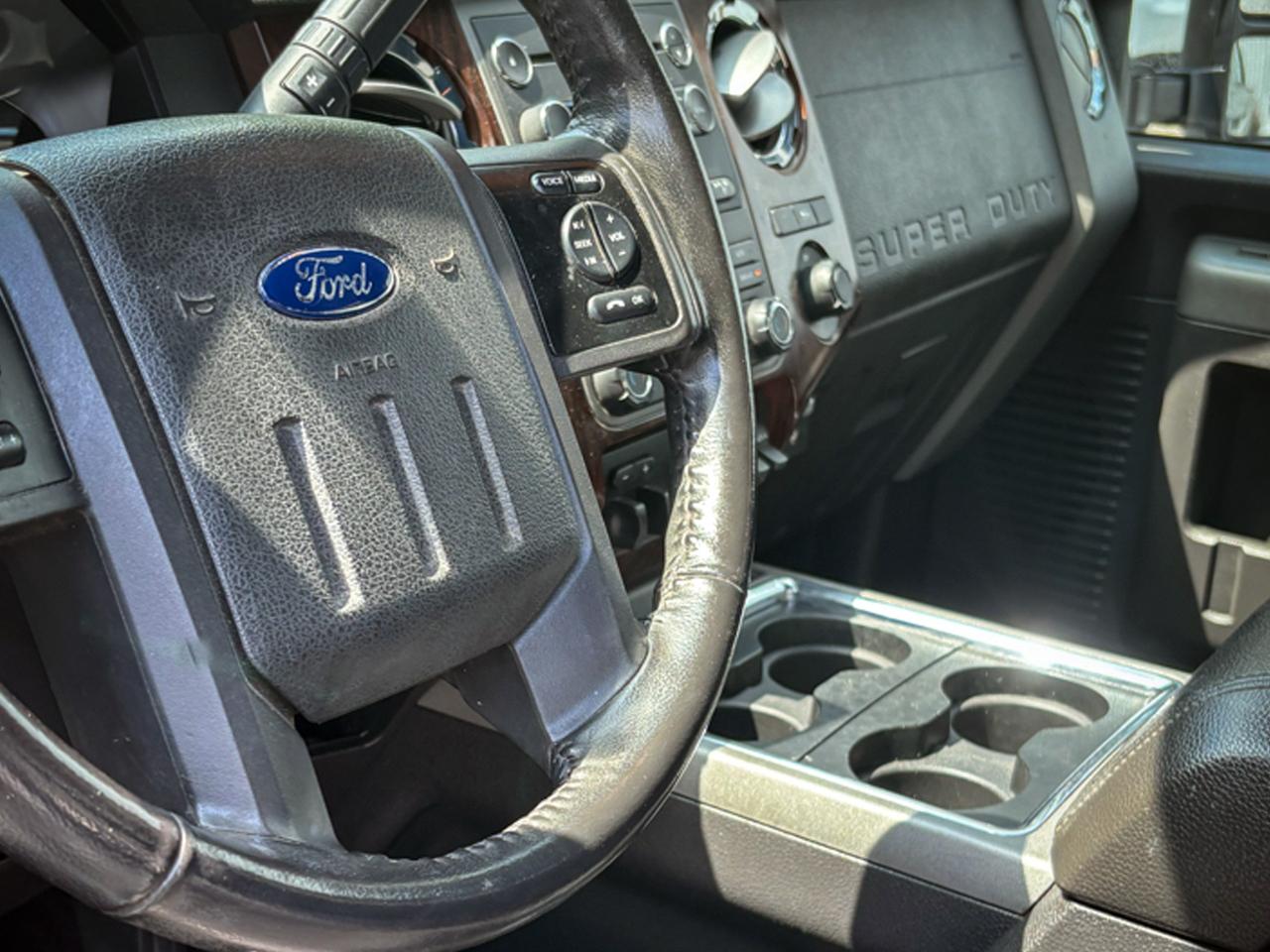 Ford Super Duty F-250 SRW 2WD Crew Cab 156" Lariat 2012